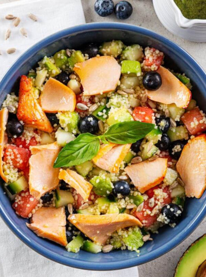 Cuscuz com Salmão e Fruta ao Vinagrete de Manjericão