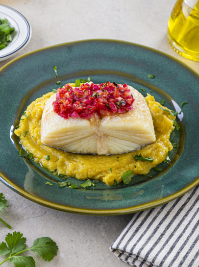 Bacalhau no Forno com Cebola Roxa, Coentros e Gengibre