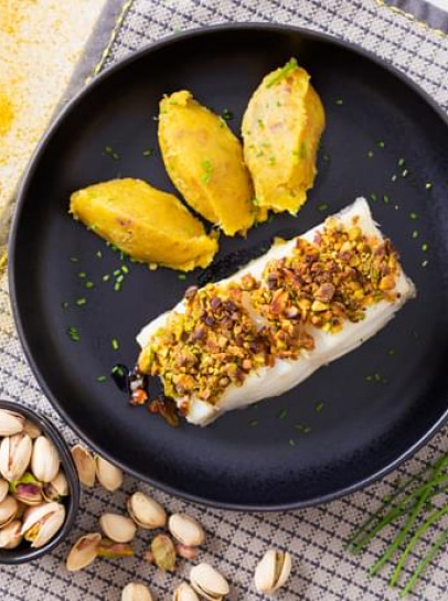 Bacalhau aos Pistácios com Esmagada de Batata-Doce e Caril