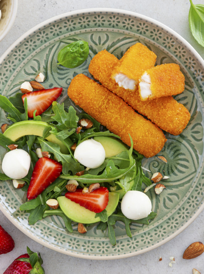 Barrinhas De Pescada Sem Glúten Com Salada De Verão