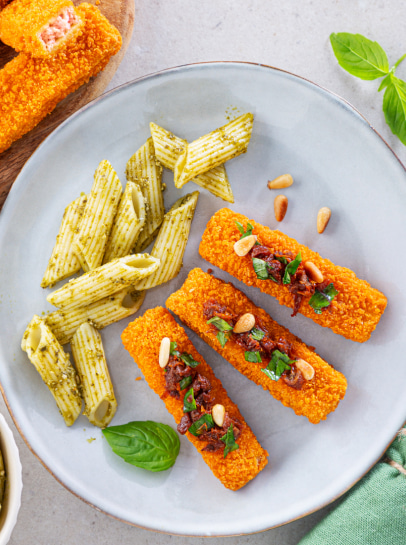 Barrinhas de Salmão Sem Glúten com Tomate, Pinhões e Manjericão