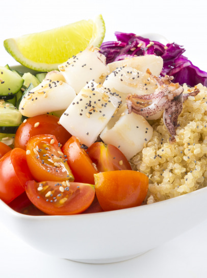 Bowl de Lulas, Quinoa e Vegetais às Sementes