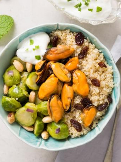 Bowl de Mexilhão com Quinoa, Couves e Amêndoa