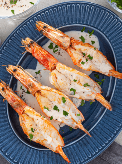 Camar&atilde;o na Chapa Com Molho de Quatro Queijos