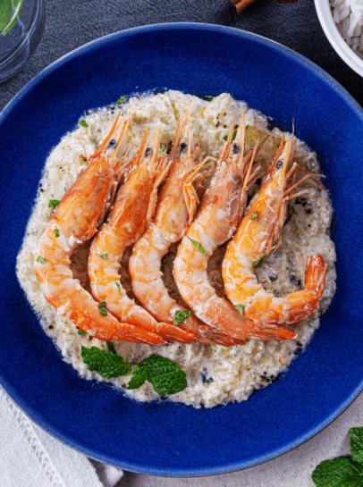 Camar&atilde;o de Mo&ccedil;ambique com Molho de Abacaxi e Coco