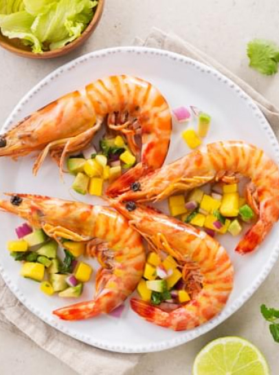 Camarão Salteado com Saladinha de Manga e Abacate