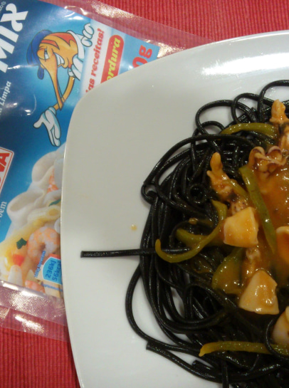 Esparguete negro com seafood 