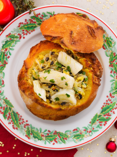Bacalhau na Broa com Azeitonas e Salsa