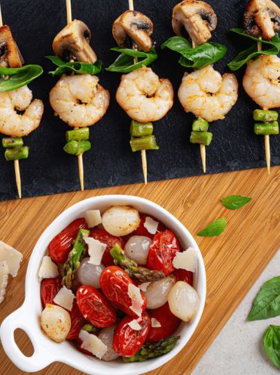 Espetos de Camarão, Cogumelos, Espargos e Manjericão