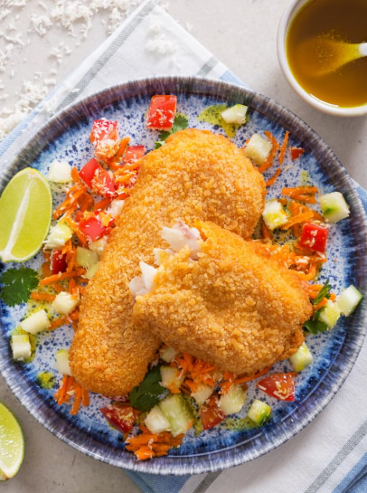 Filetes com Salada de Pepino, Cenoura e Coco