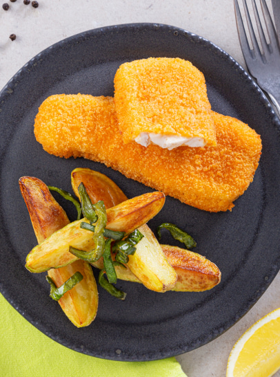 Filetes Pescada Panada com Limão com Batatas em Gomos e Pimentos