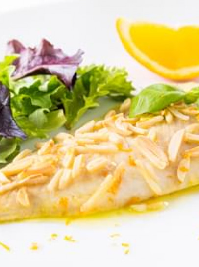 Filetes de Pescada à Laranja, Amêndoa e Manjericão