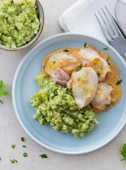 Lulas Gratinadas com Esmagada de Brócolos e Couve-Flor