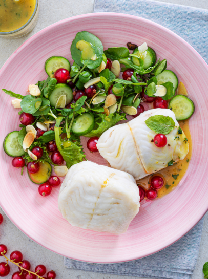 Pescada com Salada de Groselhas e Molho de Mostarda e Mel
