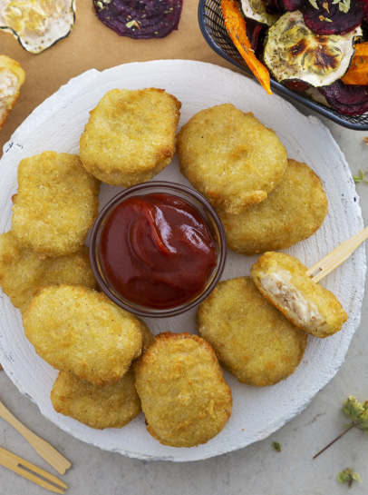 Nuggets de Frango com Chips de Legumes e Ketchup Caseiro