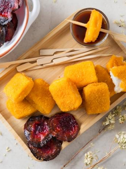 Nuggets de Pescada com Molho Barbecue e Chips de Beterraba