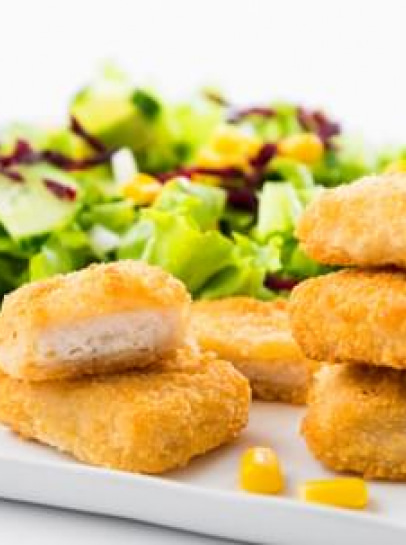Nuggets de Pescada com Salada Arco-Íris