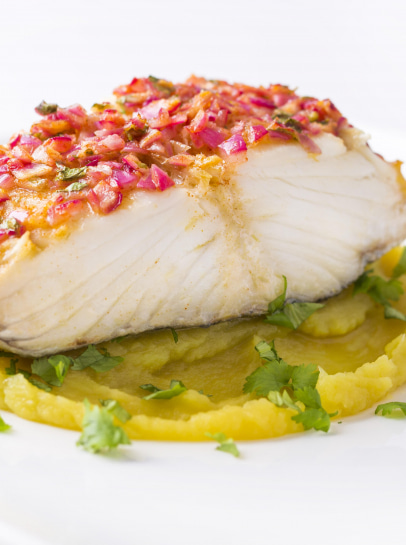 Lombos de Bacalhau aos Coentros e Cebola Roxa