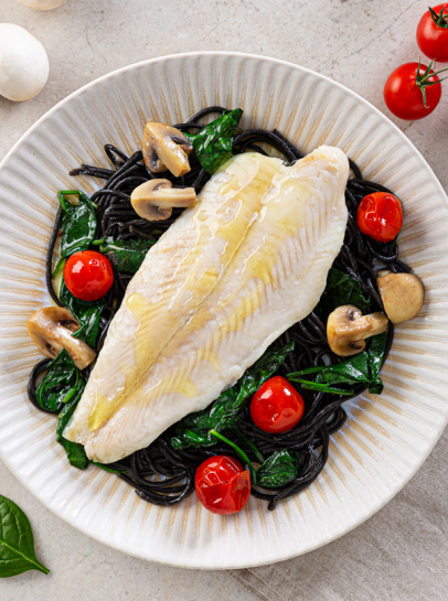 Filetes de Panga com Spaghetti Nero e Legumes