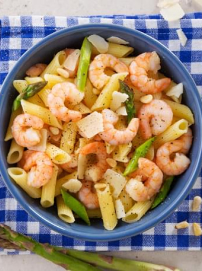 Penne com Camarão, Espargos e Pinhões ao Parmesão