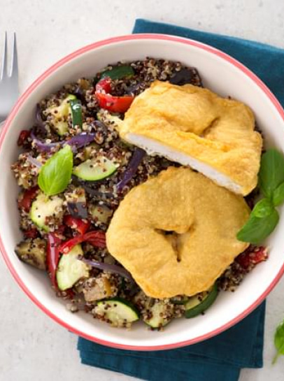 Pescada Panada à Sevilhana com Quinoa e Legumes ao Manjericão