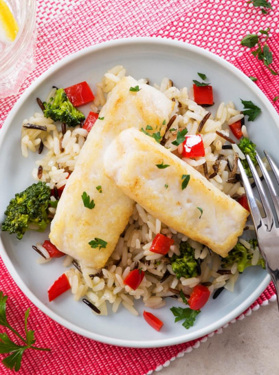 Pescada Salteada com Arroz Selvagem de Legumes