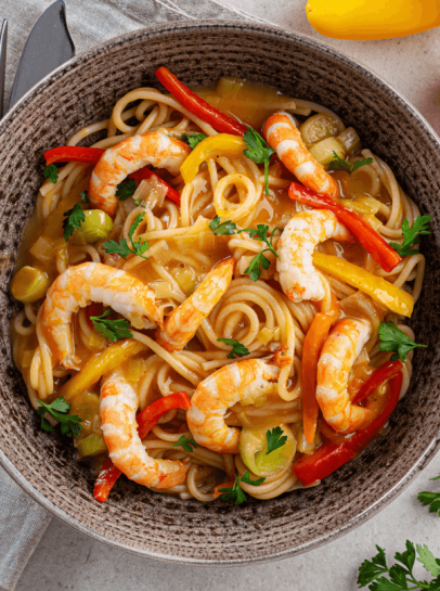 Spaghetti de Camarão com o Seu Molho e Legumes Salteados