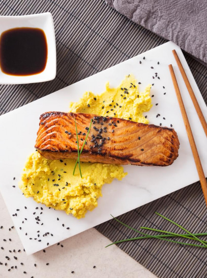 Salmão ao Molho de Soja com Puré de Caril