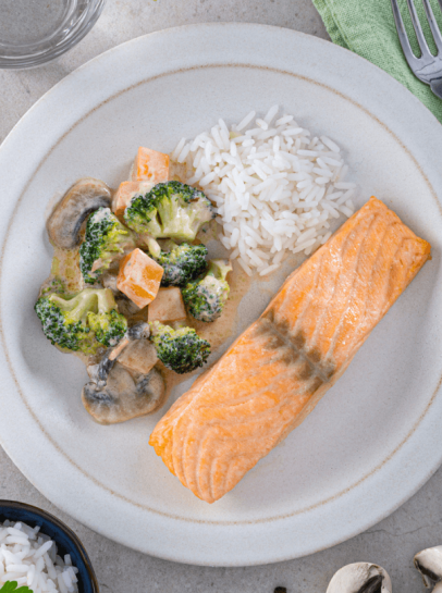 Salm&atilde;o Com Strogonoff R&aacute;pido de Legumes