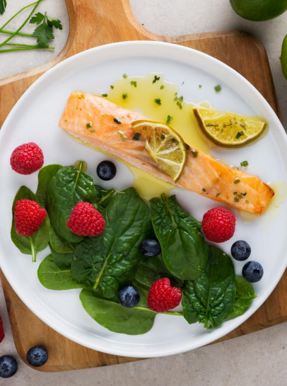 Salmão no Forno com Molho de Lima, Mel e Aromáticas