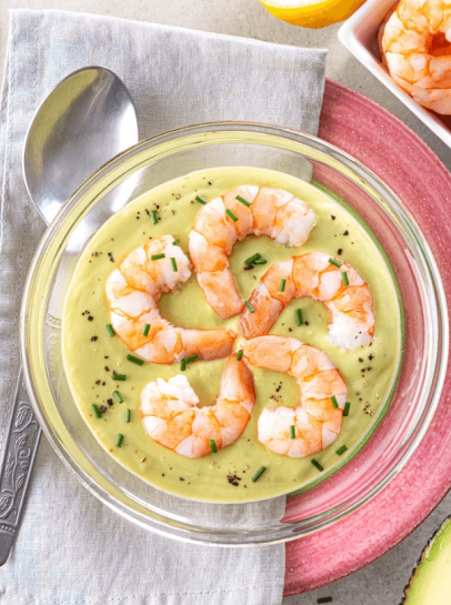 Sopa Fria de Abacate com Camar&atilde;o ao Coco e Cebolinho