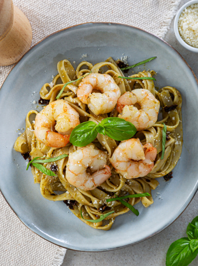 Tagliatelle De Miolo Camarão Al Pesto E Tomate Seco