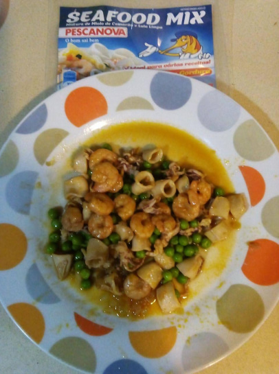 Ervilhas guisadas com seafood 