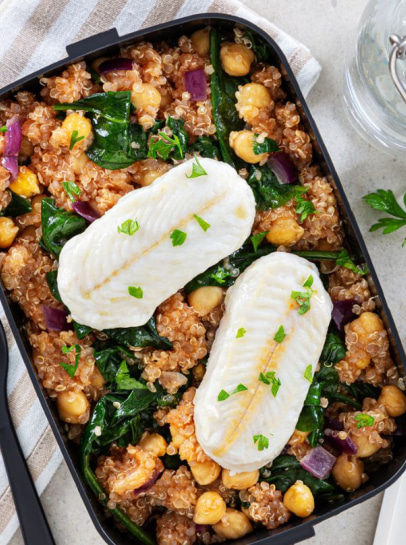 Mimos de Pescada com Quinoa Estufada com Tomate, Grão e Espinafres