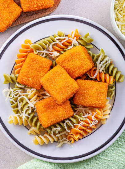 Nuggets com Massa Tricolor e Queijo Ralado