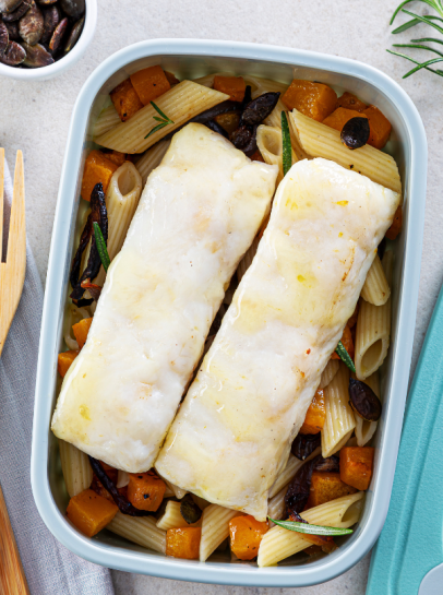 Pescada com Penne, Ab&oacute;bora e Cebola Assadas
