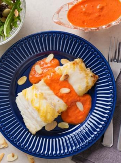 Bacalhau Grelhado com Molho Romesco e Salada