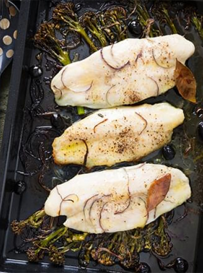 Filetes no Forno com Bimis, Cebola e Azeitonas