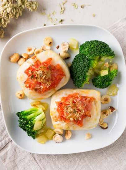 Medalhões de Pescada ao Tomate, Parmesão e Orégãos