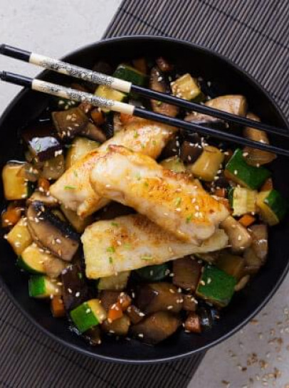 Pescada Caramelizada com Legumes no Wok