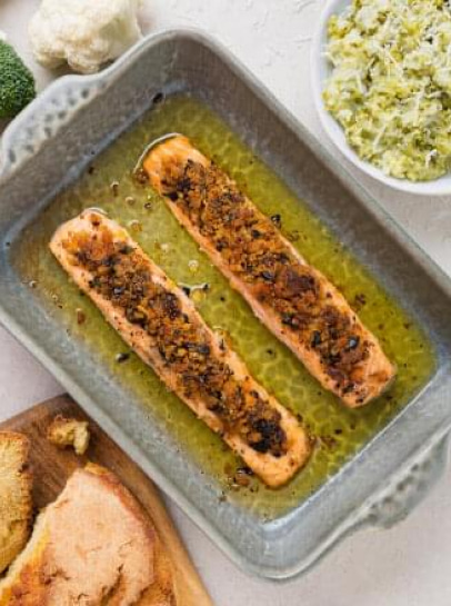 Salmão com Crocante de Broa, Azeitonas e Tomate Seco