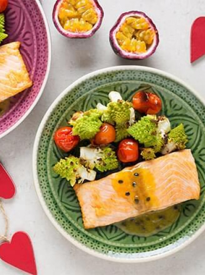 Salmão com Molho de Maracujá e Romanesco Assado