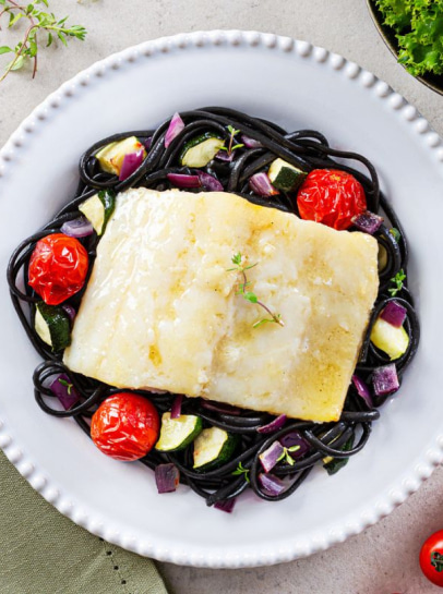 Supremas de Bacalhau com Linguine Nero com Legumes
