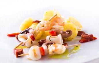 Seafood Mix em Espetadas com Chouriço e Pimento