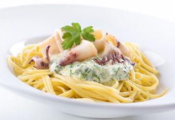 Linguine com Lulas ao Molho de Natas