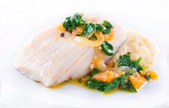 Lombo de Bacalhau com Cebolada de Espinafres e Puré