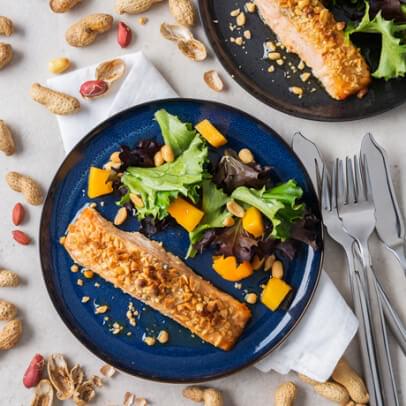 Lombos de Salmão no Forno com Crumble de Amendoins