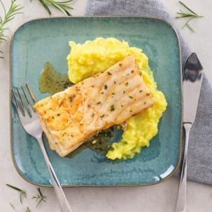 Bacalhau ao Alho e Aromáticas com Puré de Couve-Flor